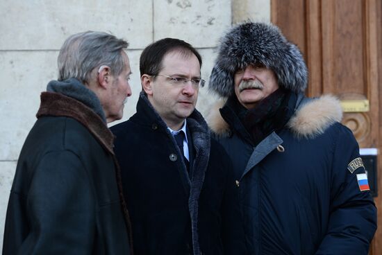 Unveiling memorial plaque in honor of People's Artist of the USSR Yevgeny Vesnik