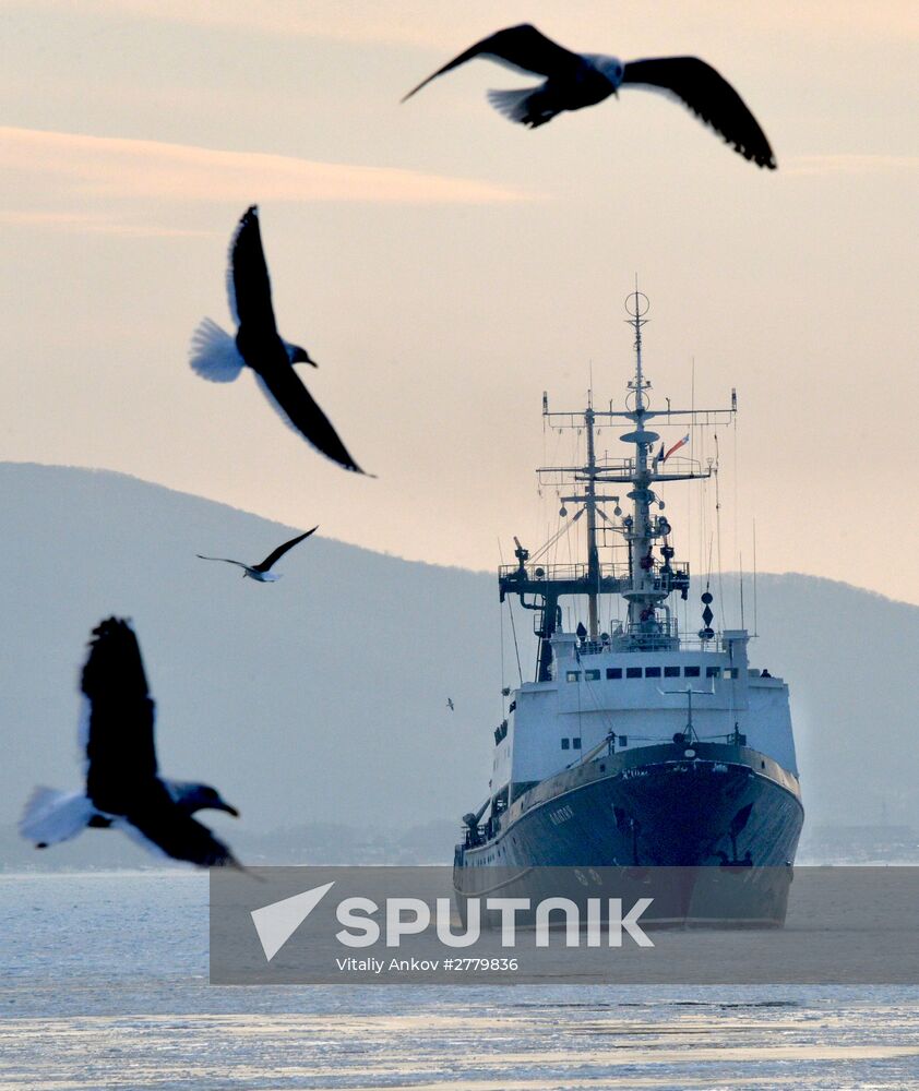 Meeting Pacific Fleet ships unit in Vladivostok