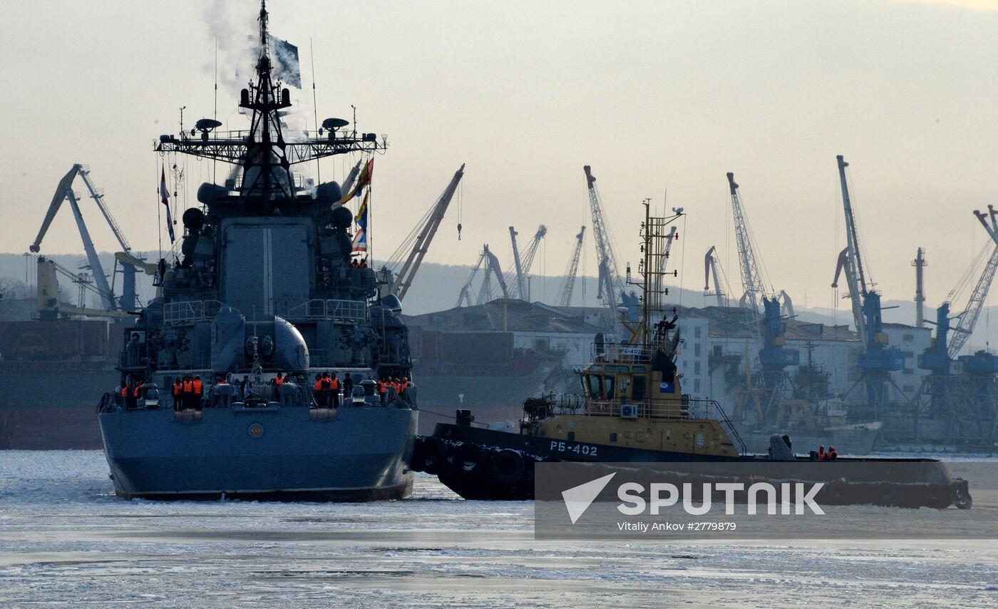 Meeting Pacific Fleet ships unit in Vladivostok