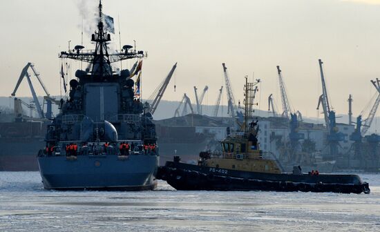 Meeting Pacific Fleet ships unit in Vladivostok