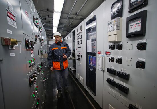 Fifteen mobile gas turbine power plants generate power for Crimea