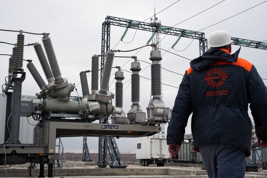 Fifteen mobile gas turbine power plants generate power for Crimea