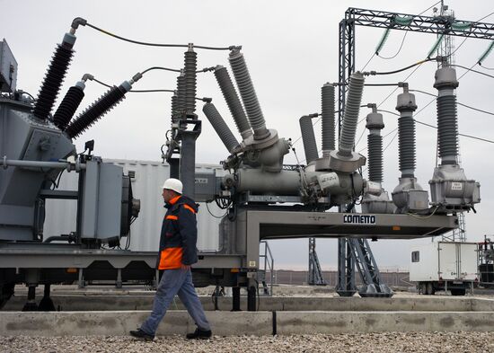 Fifteen mobile gas turbine power plants generate power for Crimea