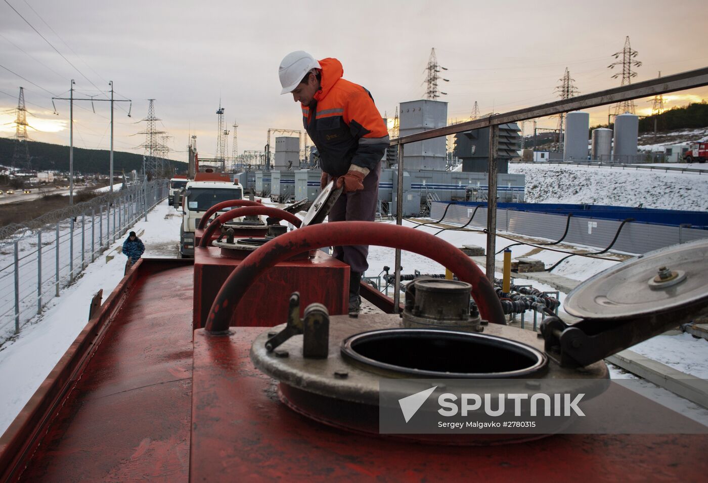 Fifteen mobile gas turbine power plants generate power for Crimea