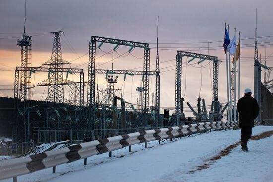 Fifteen mobile gas turbine power plants generate power for Crimea