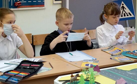 Kaliningrad schoolchildren study driving regulations