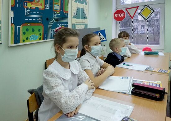 Kaliningrad schoolchildren study driving regulations