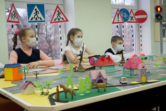 Kaliningrad schoolchildren study driving regulations