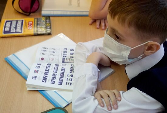 Kaliningrad schoolchildren study driving regulations