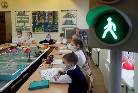 Kaliningrad schoolchildren study driving regulations
