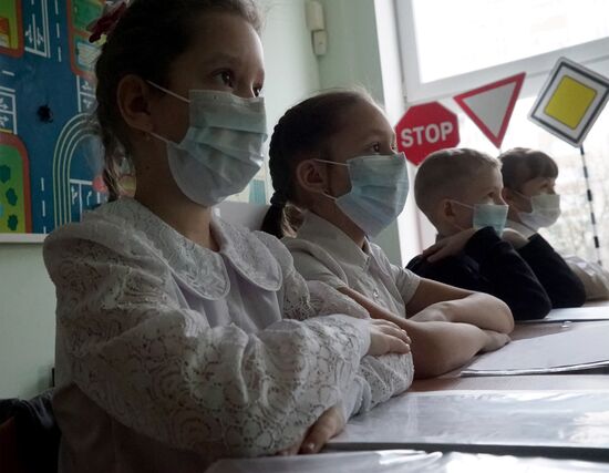 Kaliningrad schoolchildren study driving regulations