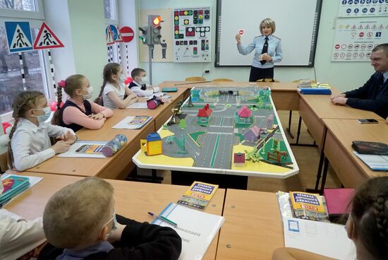 Kaliningrad schoolchildren study driving regulations