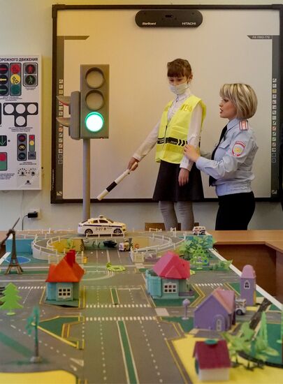 Kaliningrad schoolchildren study driving regulations