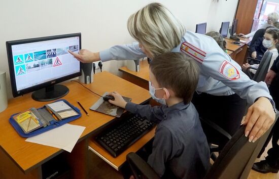 Kaliningrad schoolchildren study driving regulations