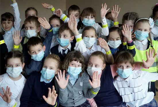 Kaliningrad schoolchildren study driving regulations