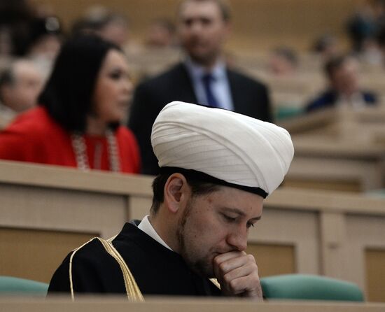 Fourth Christmas parliamentary meetnigs. Plenary meeting.