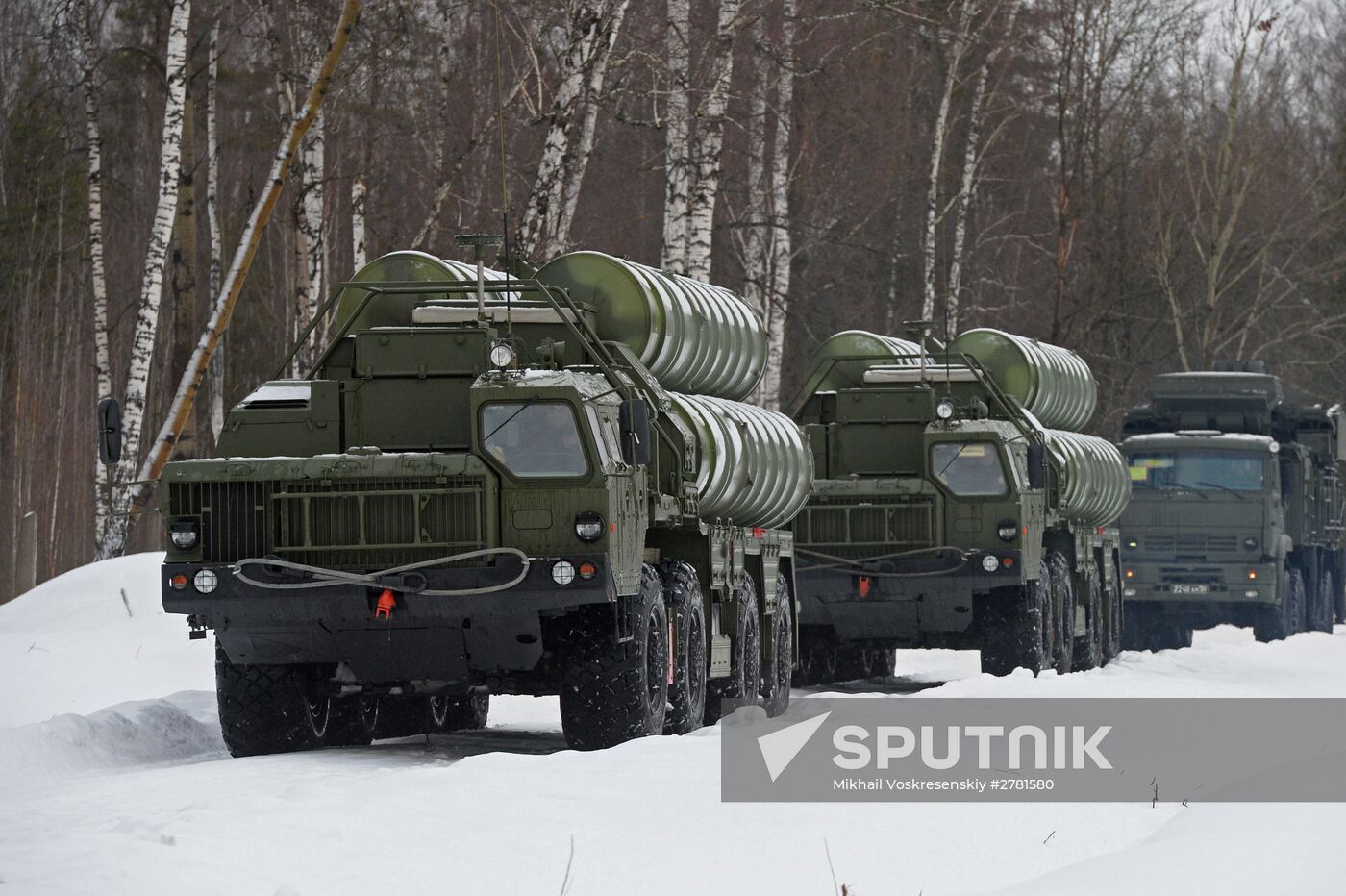 SAM S-400 "Triumf" on alert in Moscow region