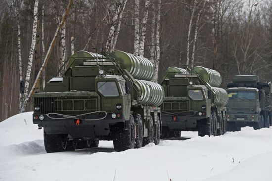 SAM S-400 "Triumf" on alert in Moscow region