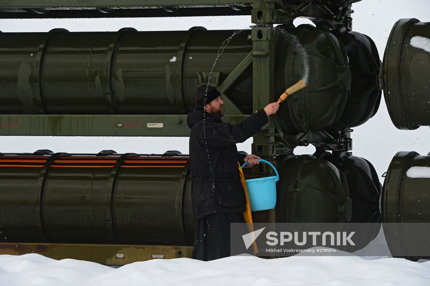 Regiment of SAM S-400 "Triumf" on alert in Moscow region