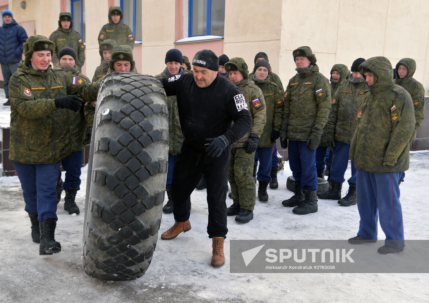 Training of strong men from Elbrus Nigmatullin's Voiny Bogatyri project