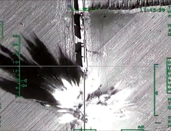 Russian warplanes destroy ISIS infrastructure in Syria