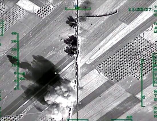 Russian warplanes destroy ISIS infrastructure in Syria