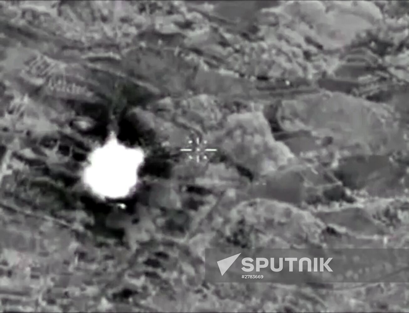 Russian warplanes destroy ISIS infrastructure in Syria