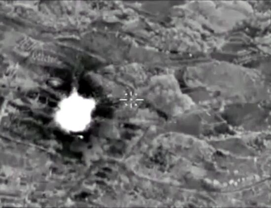 Russian warplanes destroy ISIS infrastructure in Syria