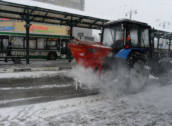 Road deicing in Moscow