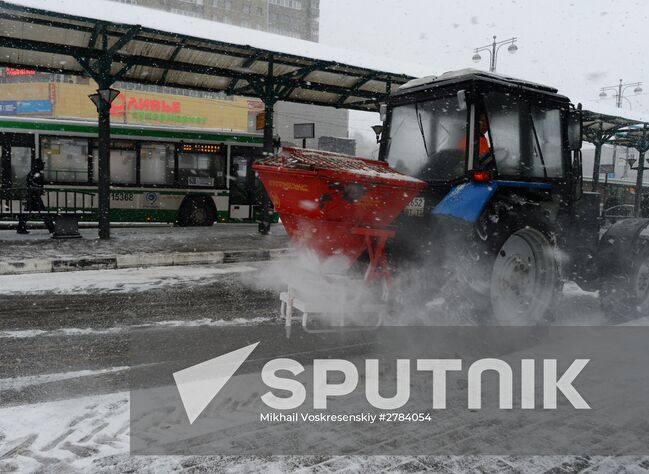 Road deicing in Moscow