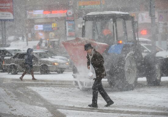 Moscow roads treated with deicing chemicals