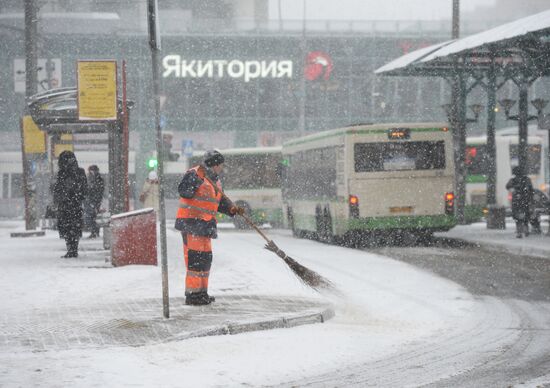 Moscow roads treated with deicing chemicals