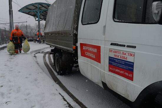 Moscow roads treated with deicing chemicals