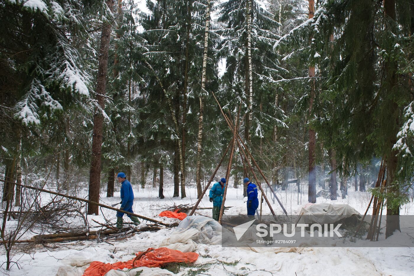Expedition 54/55 crew conduct winter forest survival training