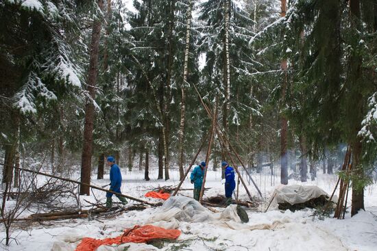 Expedition 54/55 crew conduct winter forest survival training