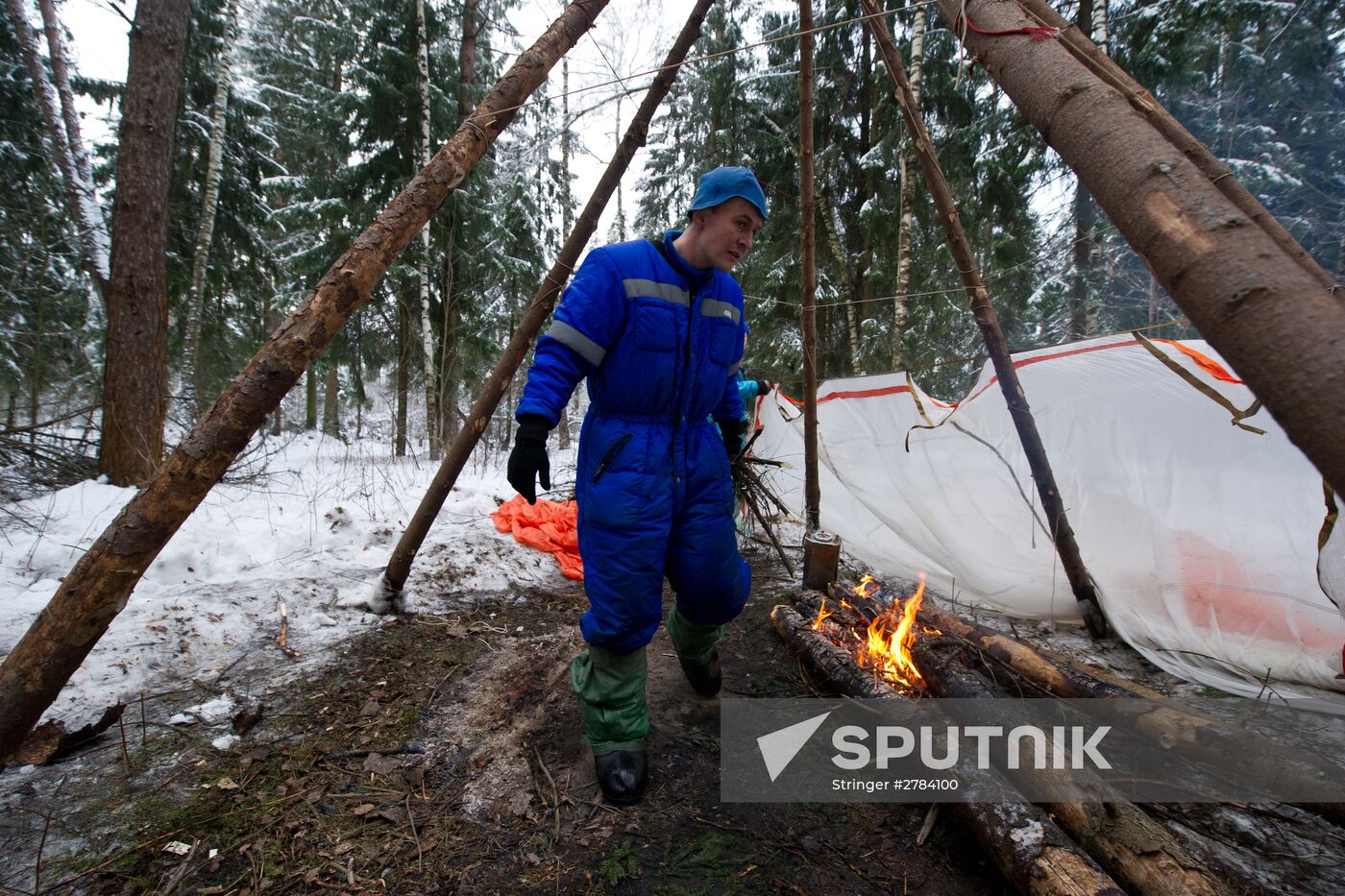 Expedition 54/55 crew conduct winter forest survival training