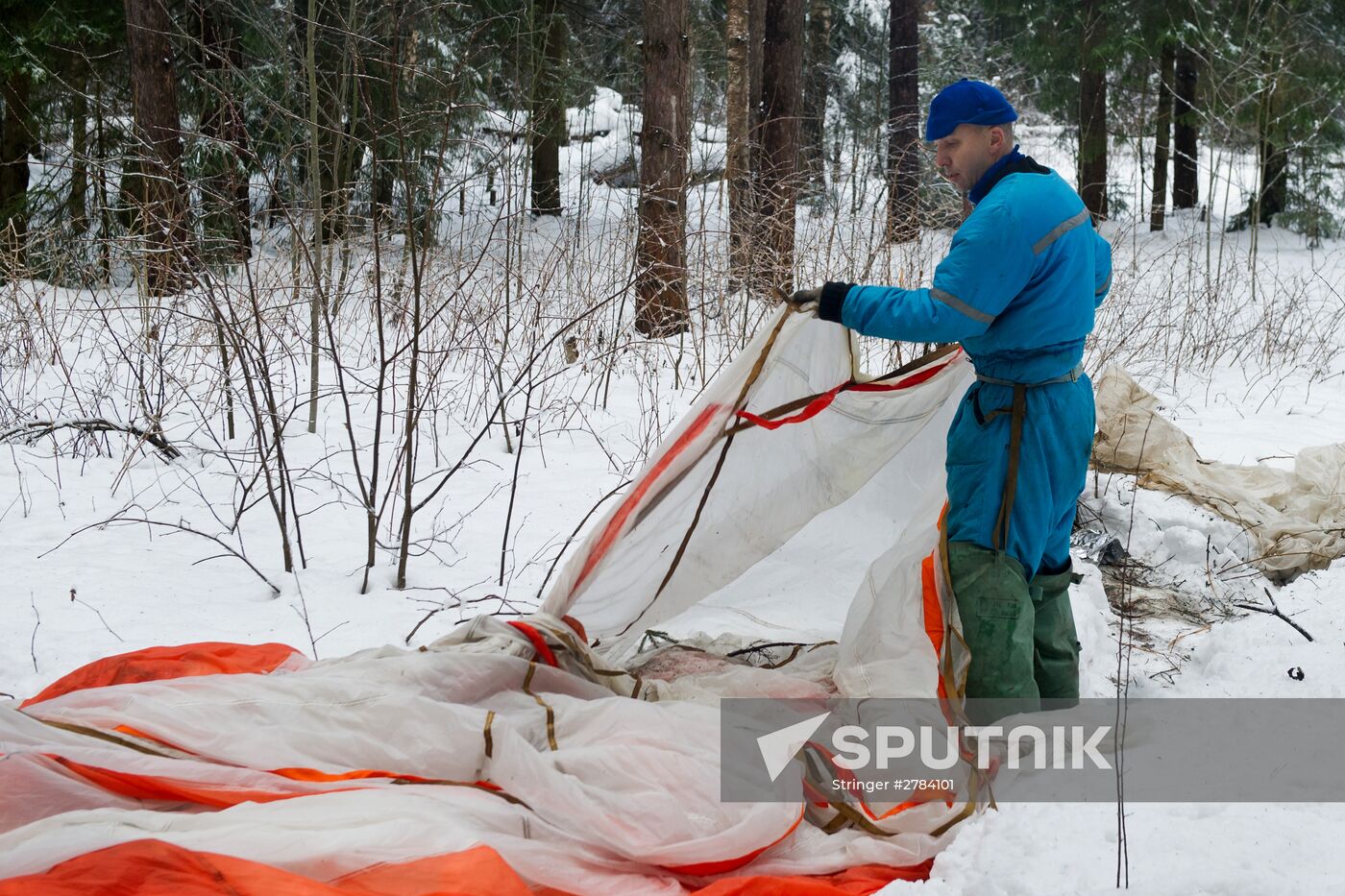 Expedition 54/55 crew conduct winter forest survival training