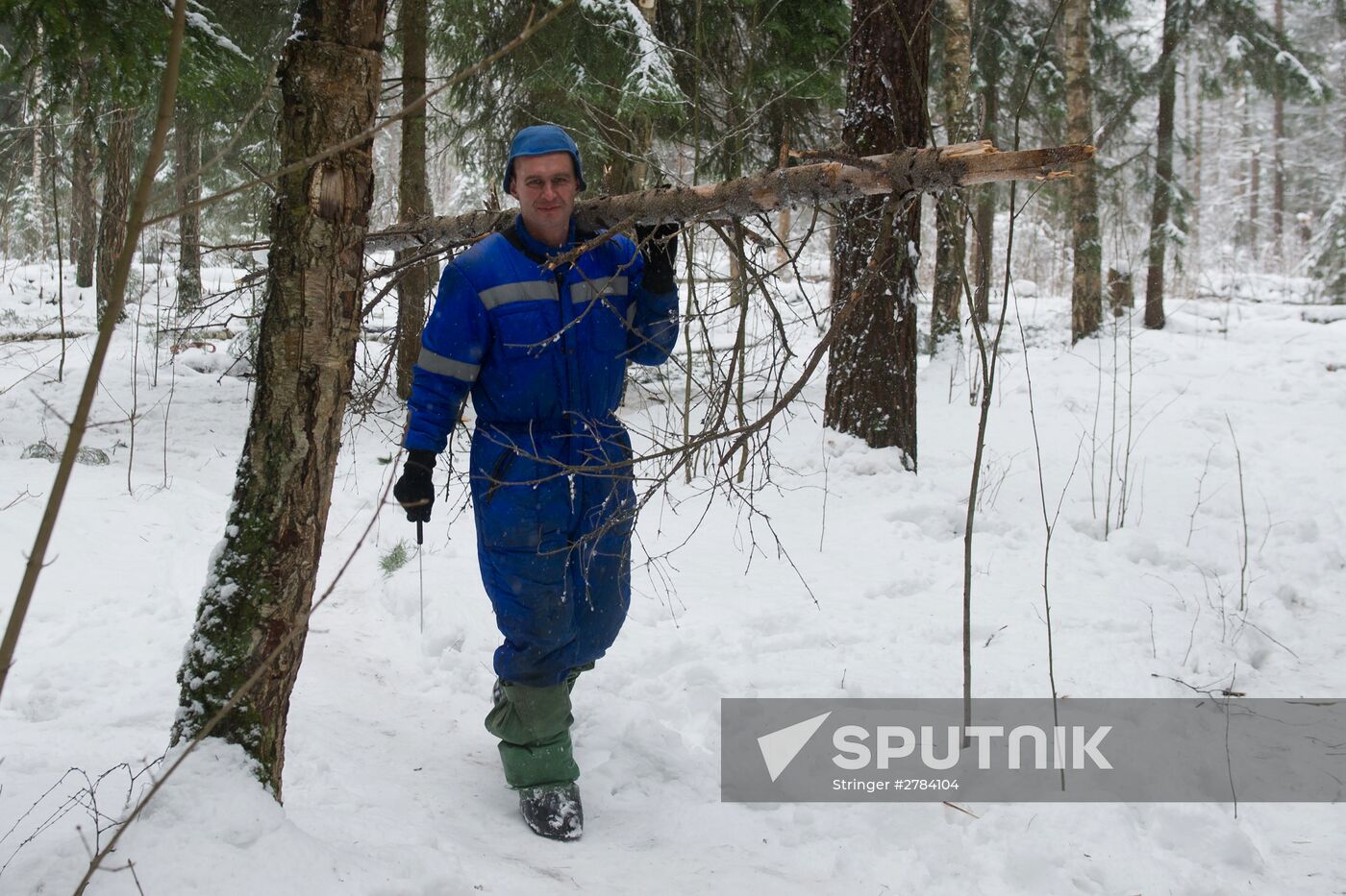 Expedition 54/55 crew conduct winter forest survival training