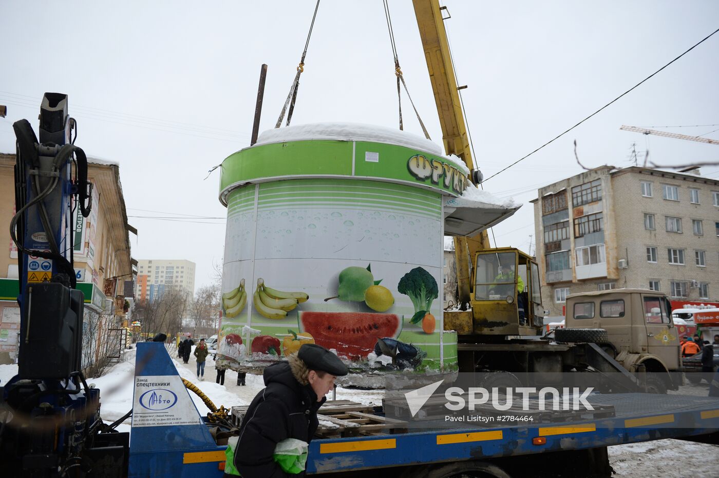 Unauthorized kiosks demolished in Yekaterinburg