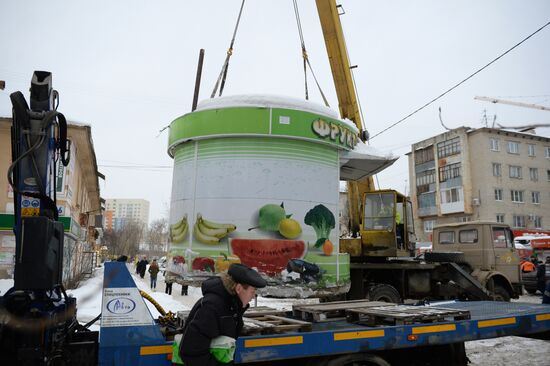 Unauthorized kiosks demolished in Yekaterinburg