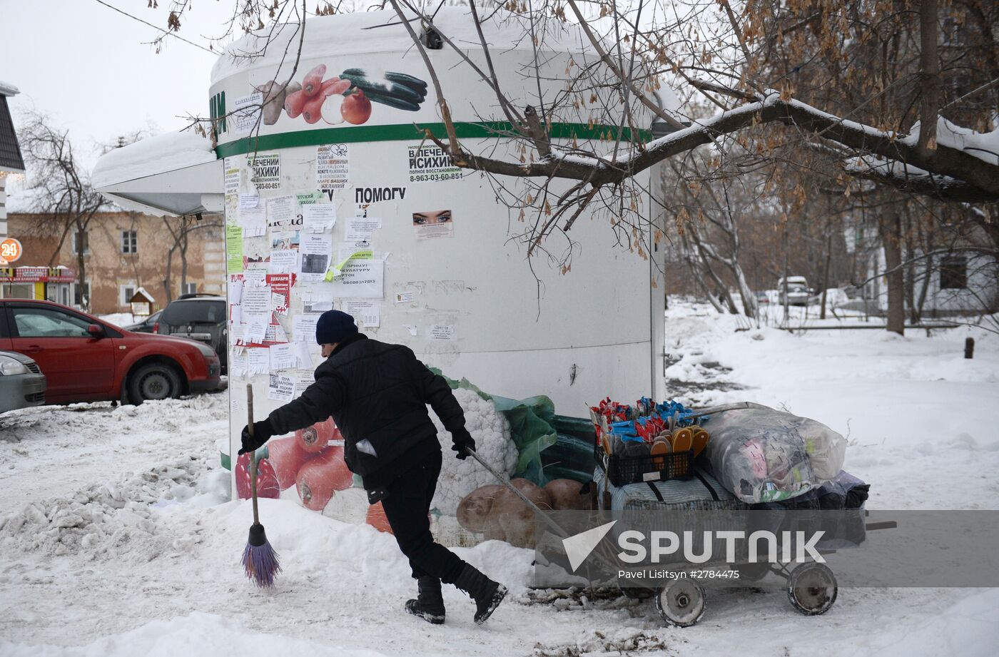 Unauthorized kiosks demolished in Yekaterinburg