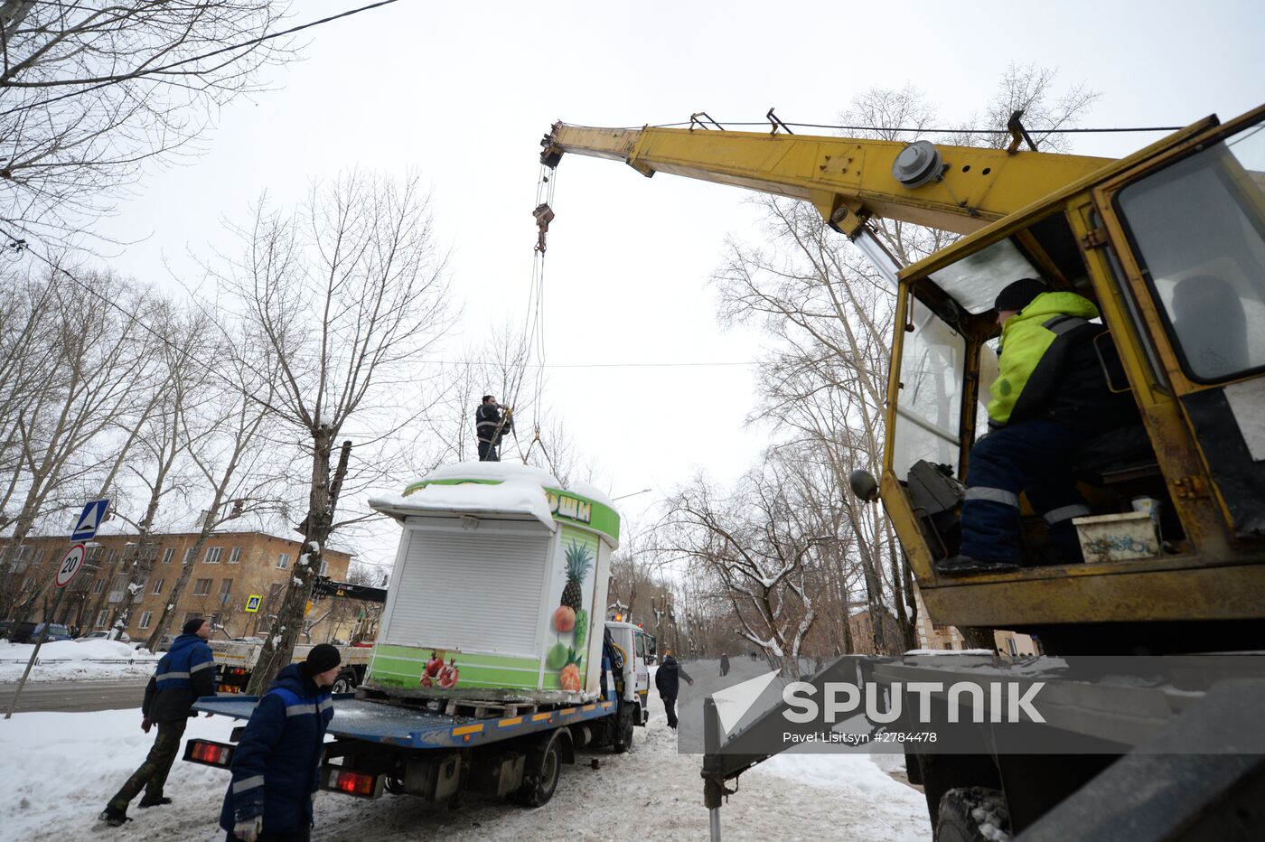 Unauthorized kiosks demolished in Yekaterinburg