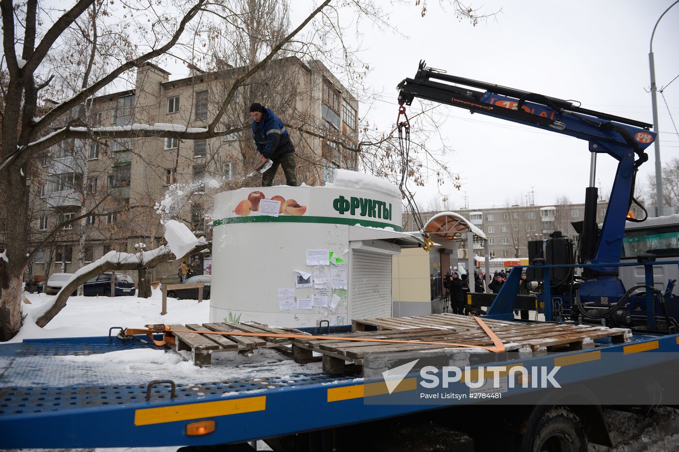 Unauthorized kiosks demolished in Yekaterinburg