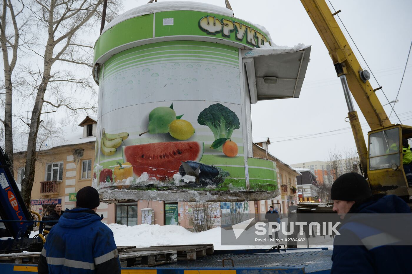 Unauthorized kiosks demolished in Yekaterinburg