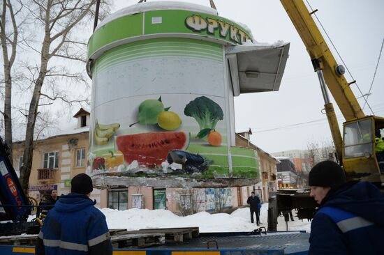 Unauthorized kiosks demolished in Yekaterinburg