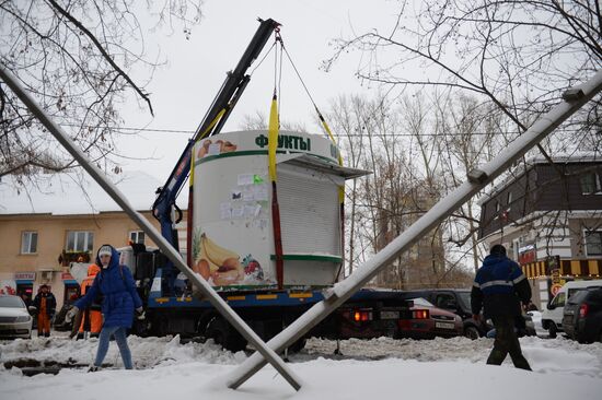 Unauthorized kiosks demolished in Yekaterinburg