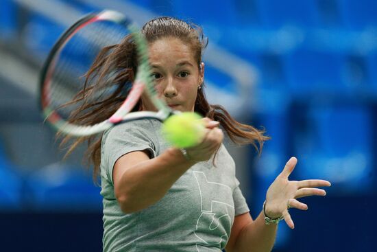Tennis. 2015 Fed Cup. Russia - Netherlands. Russia's training session