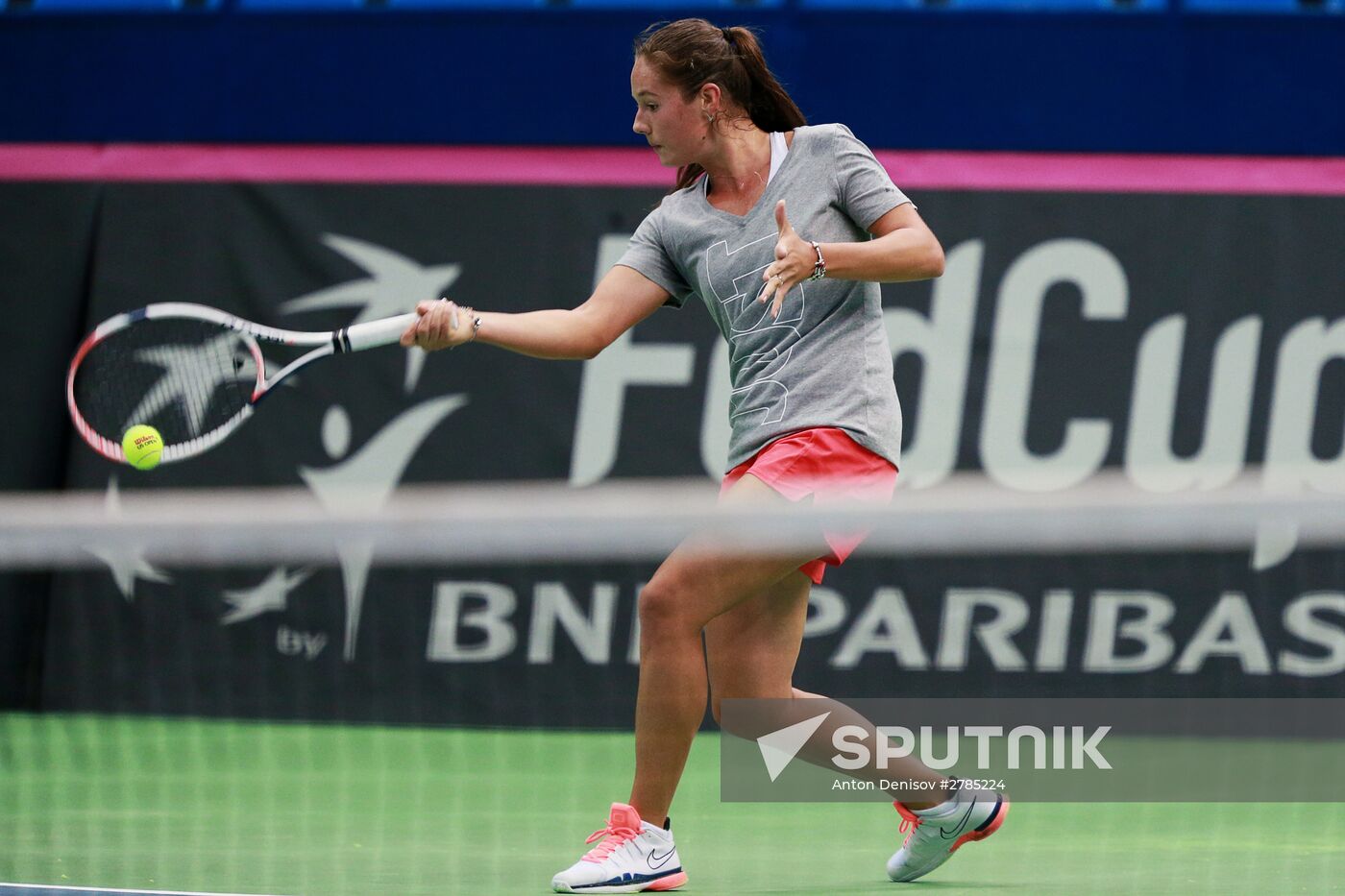 Tennis. 2015 Fed Cup. Russia - Netherlands. Russia's training session