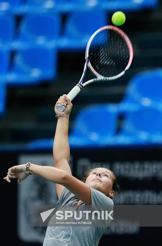 Tennis. 2015 Fed Cup. Russia - Netherlands. Russia's training session