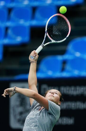 Tennis. 2015 Fed Cup. Russia - Netherlands. Russia's training session